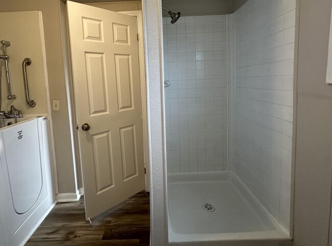 Building Photo - 4625 Canary Way