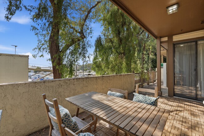 Building Photo - 2559 Plaza del Amo