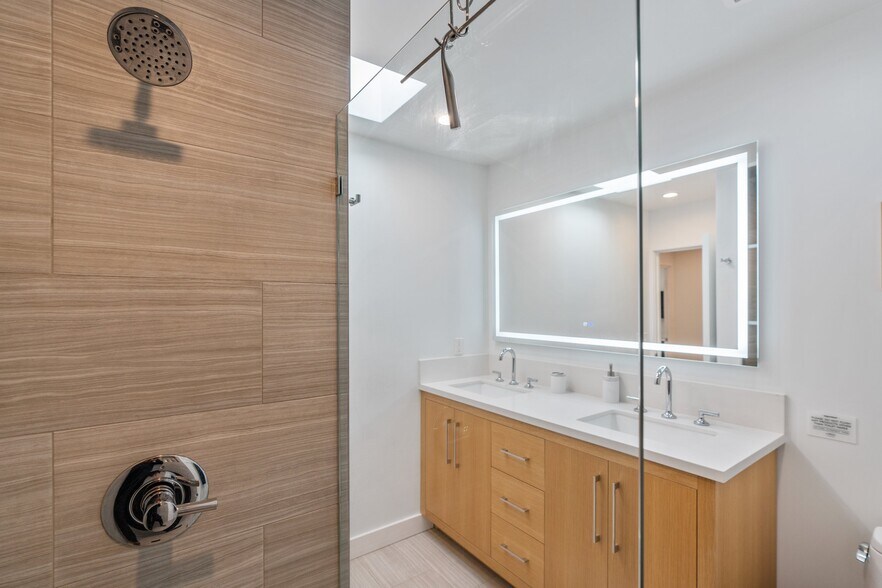Building Photo - 3632 Beverly Ridge Dr