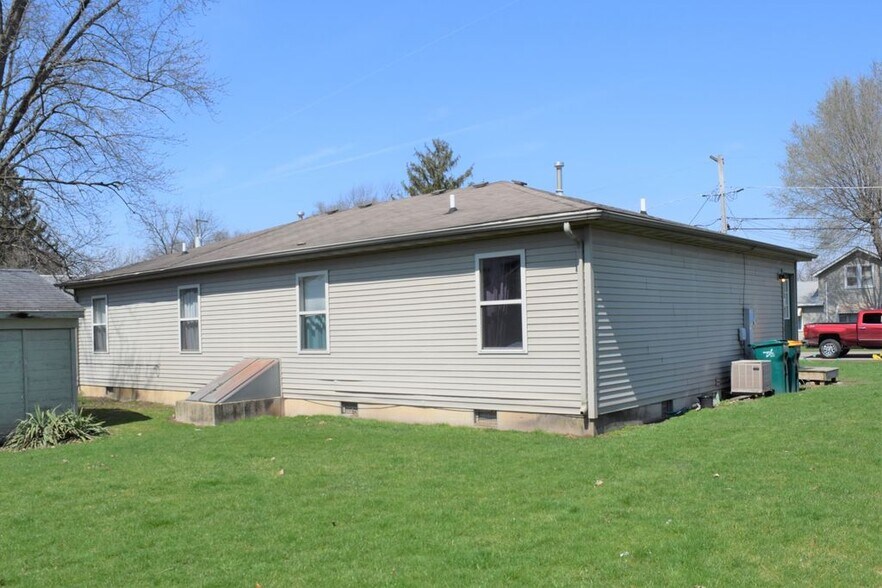 Building Photo - 509 W South St