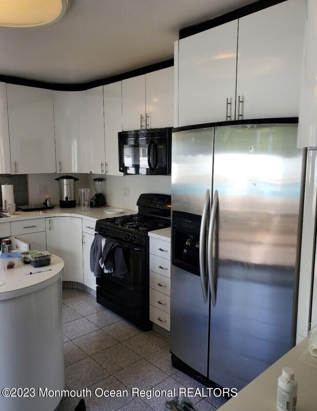 Building Photo - 28 Dwight Dr