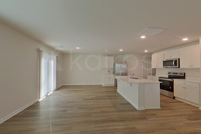 Building Photo - 121 Inez Ave