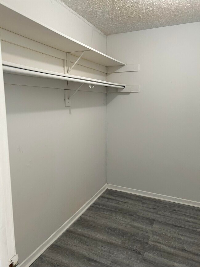 Building Photo - 3635 Chesterwood Dr