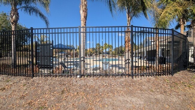 Building Photo - 17449 New Cross Cir