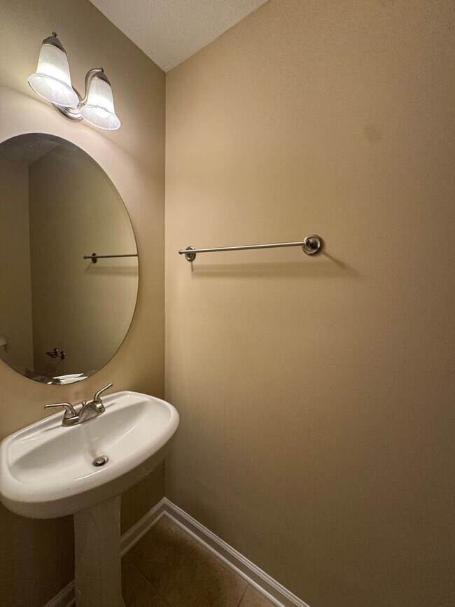 Building Photo - Gorgeous 3 Bed 2.5 Bath Home on Corner Lot