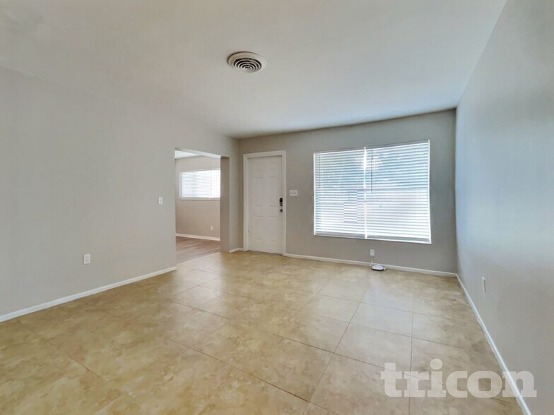 Building Photo - 3708 Lei Dr