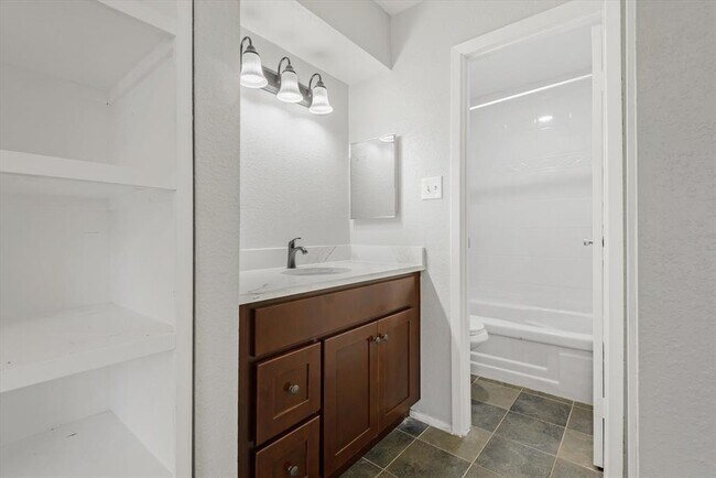 Building Photo - 18511 Egret Bay Blvd