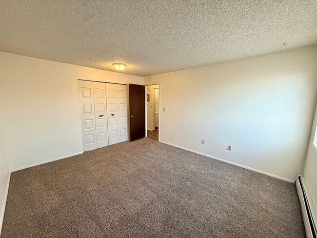 Building Photo - Move in specials - Pick One - 1st month free or $100 off monthly rent. Flexible lease terms are a...