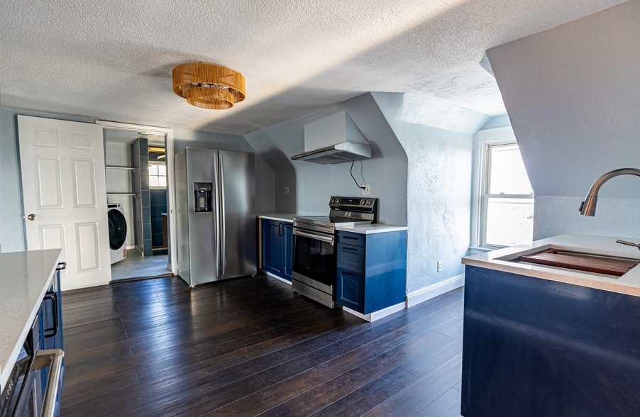 Building Photo - 310 Marsonia St