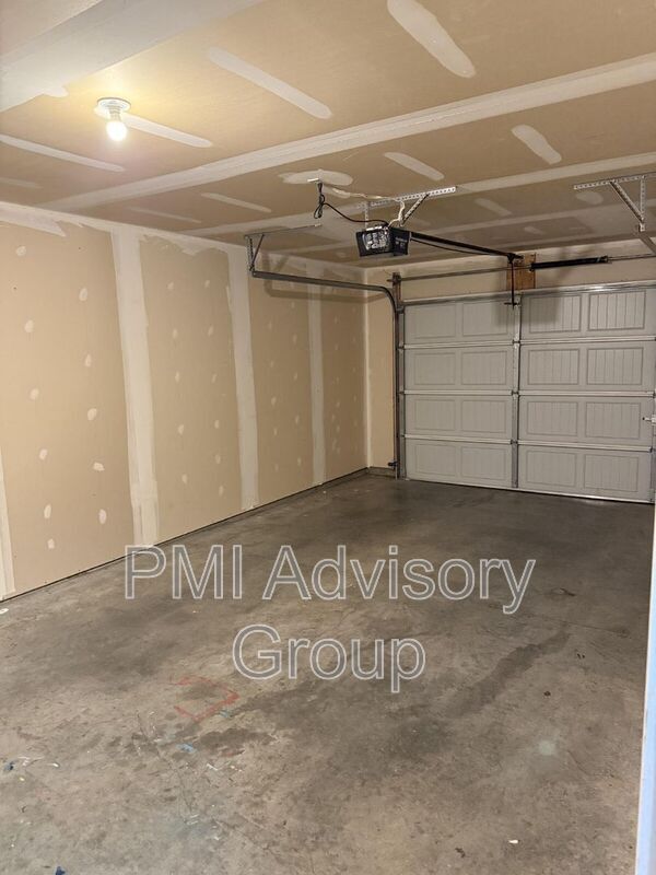 Building Photo - 3328 SE Taurus Ave