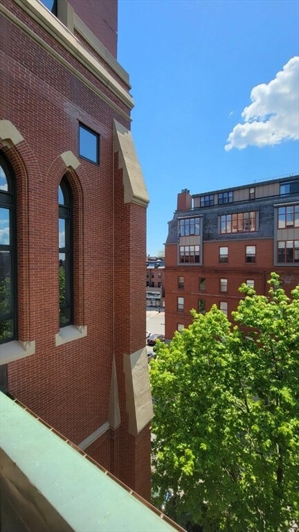 Building Photo - 2 Clarendon St