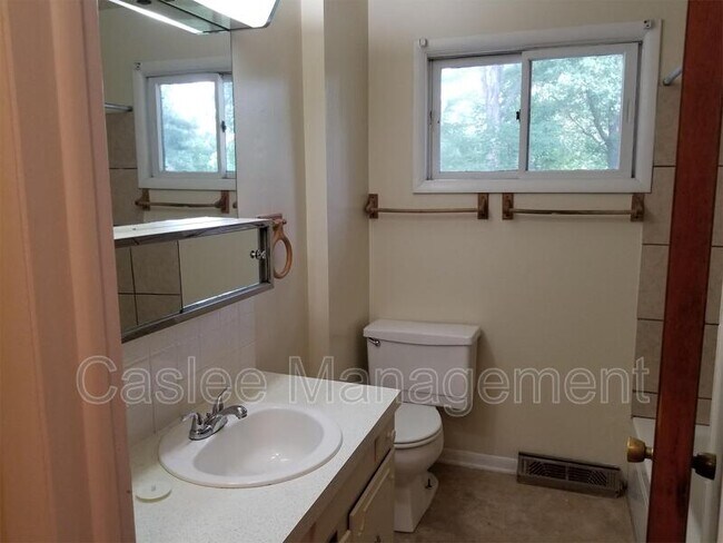 Building Photo - 1245 Overbrook Dr