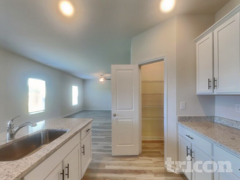 Building Photo - 259 Oliver Dr