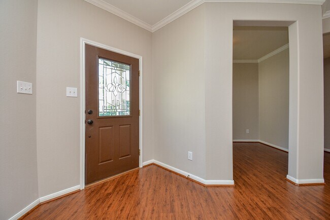 Building Photo - 16021 Summerville Lake Dr