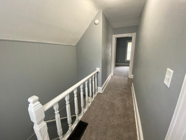 Building Photo - 711 Highland Ave