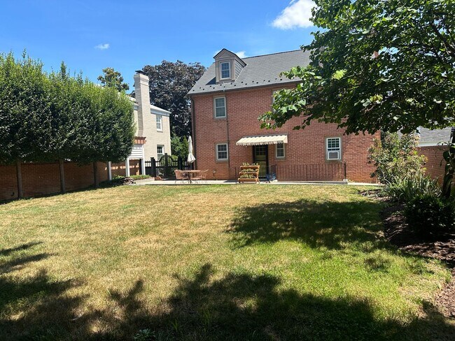 Building Photo - 1315 Handley Ave