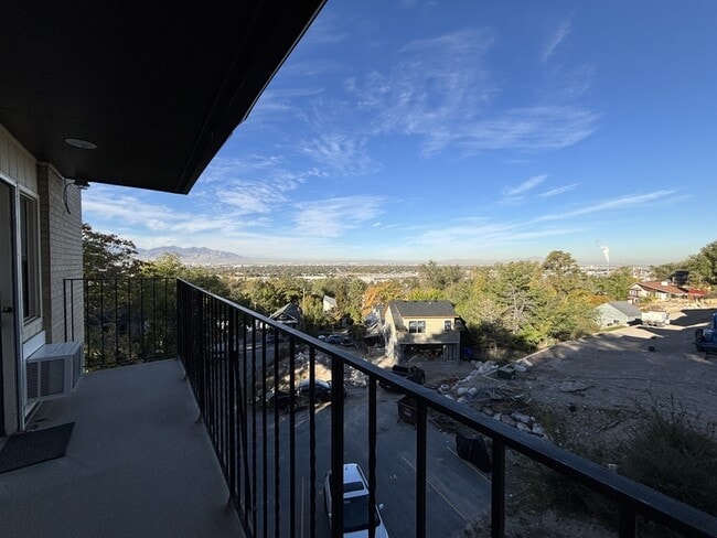 Building Photo - 599 Darwin St