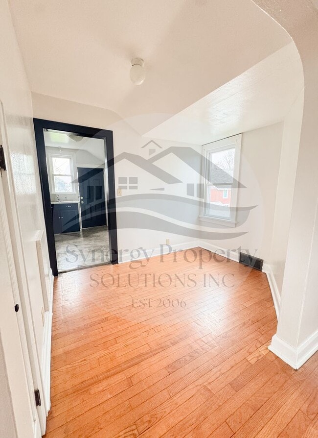 Building Photo - Bartley Ave 46 - 46 1/2