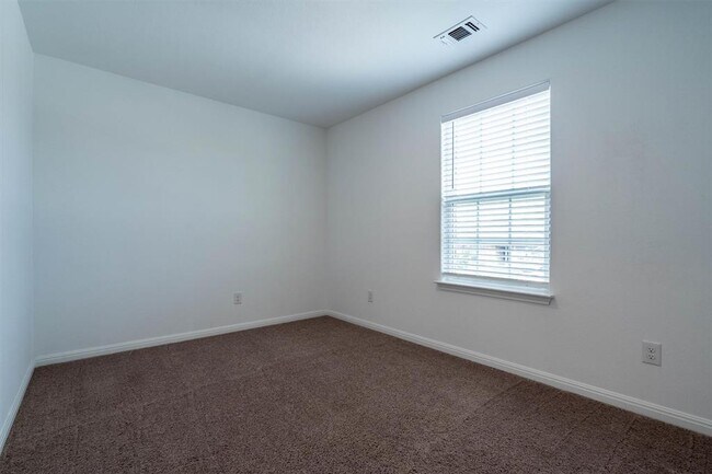 Building Photo - 128 Maywood Ln
