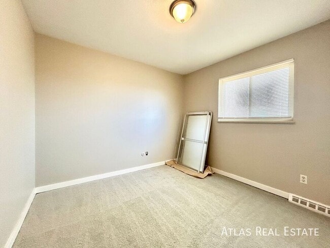 Building Photo - 9117 E Nassau Ave