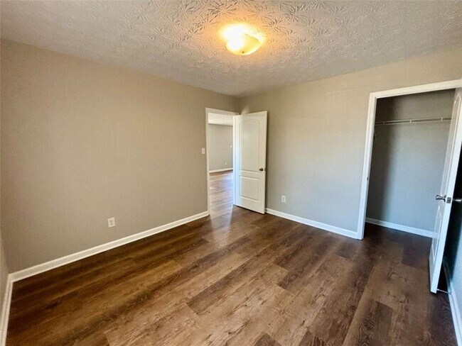 Building Photo - 500 Dove Way
