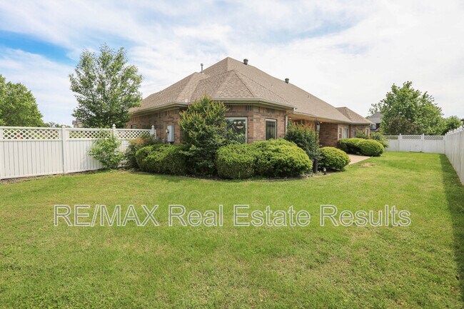 Building Photo - 5602 S Bent Tree Dr