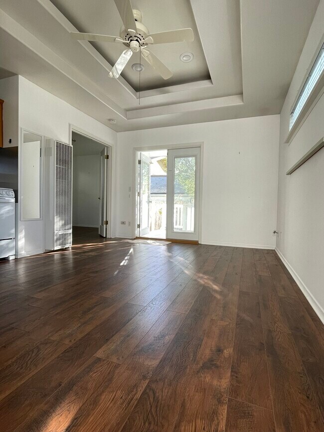 Primary Photo - 203 Montecito Ave