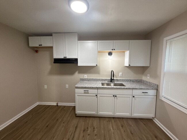 Building Photo - Freshly Renovated 3-Bedroom Home – Quality...