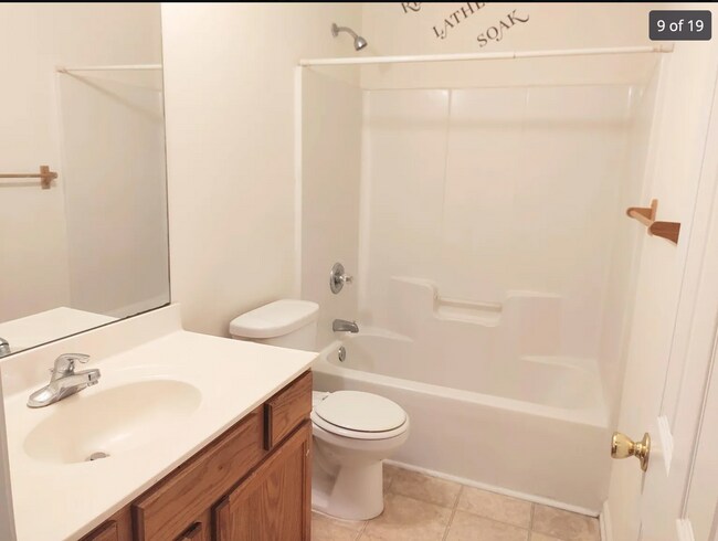 Building Photo - 122 Bach Dr