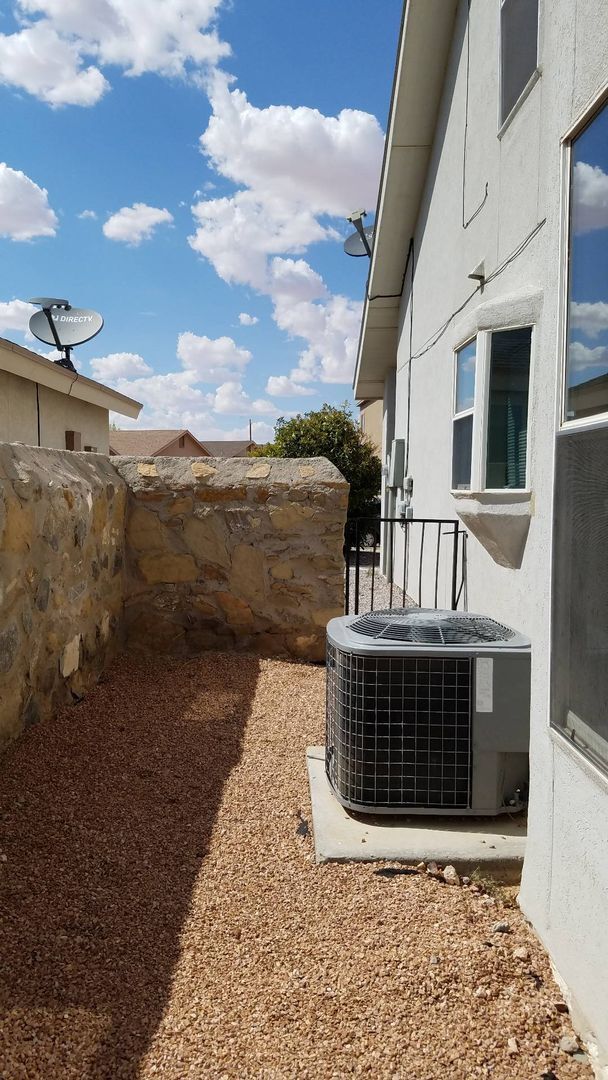 Building Photo - Exceptional 2-Story Eastside Home!