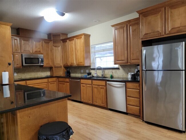 Building Photo - 2525 Colt Ln