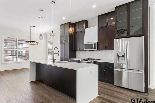 Building Photo - 522 W Erwin St