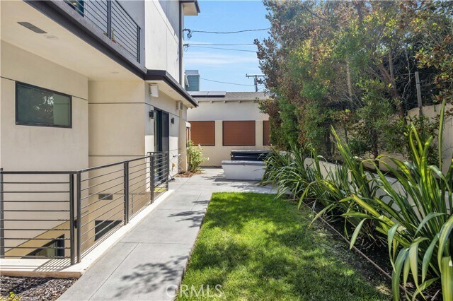 Building Photo - 332 Avenue E