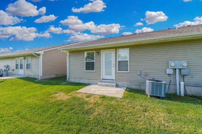 Building Photo - 5326 N Hillside St