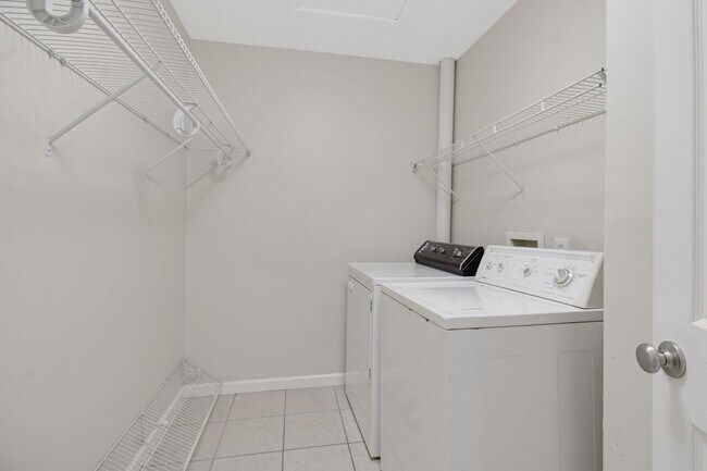 Building Photo - Knollwood Estates