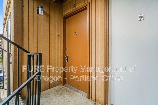 Building Photo - 14140 NE Sandy Blvd