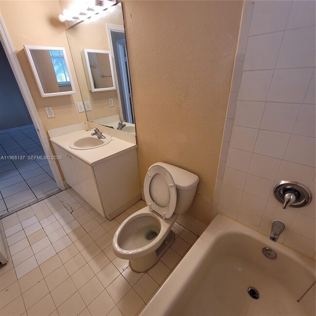 Building Photo - 1663 SE 27th Dr