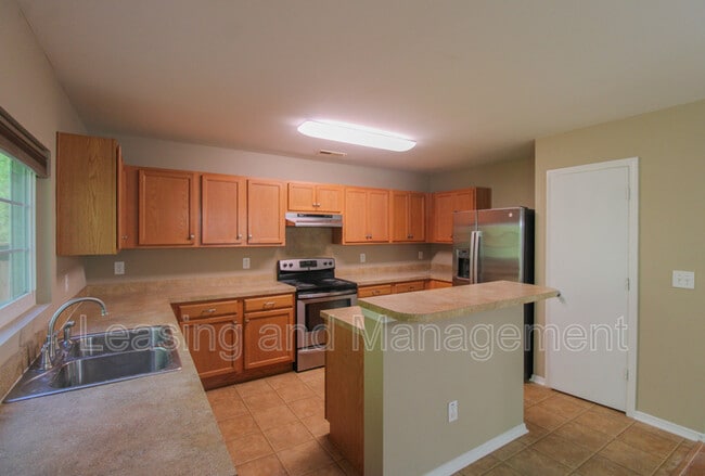 Building Photo - 8811 Kellum Dr