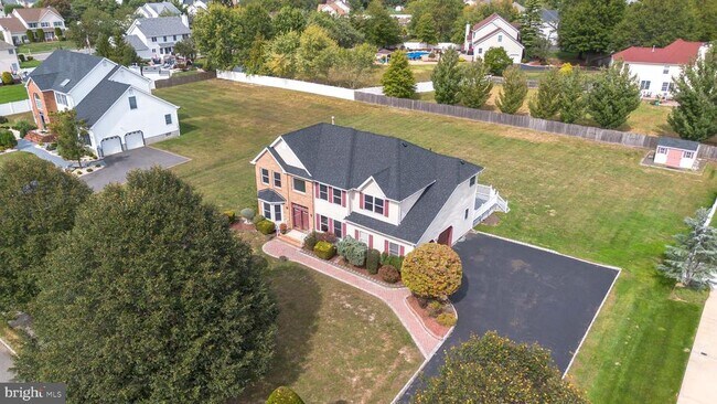 Building Photo - 27 Samantha Dr