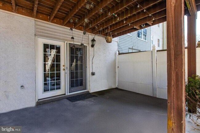 Building Photo - 2828 Beckon Dr