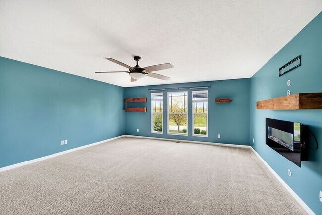 Building Photo - Quiet, comfort living in Westfield