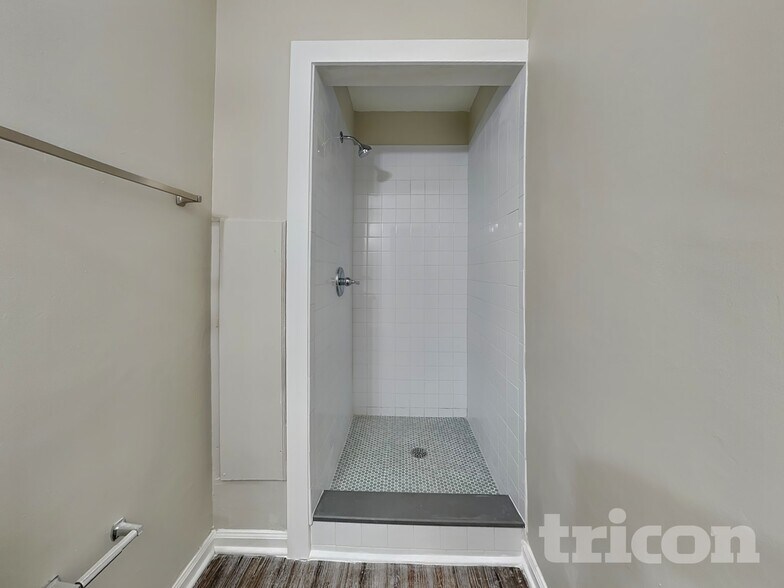 Building Photo - 2010 Flintwood Dr