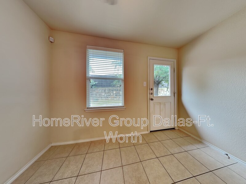 Building Photo - 10622 Midway Dr
