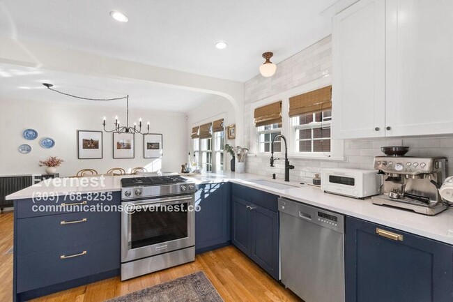 Building Photo - 425 S Alcott St