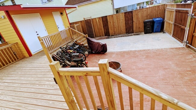 Building Photo - 1738 Allen St