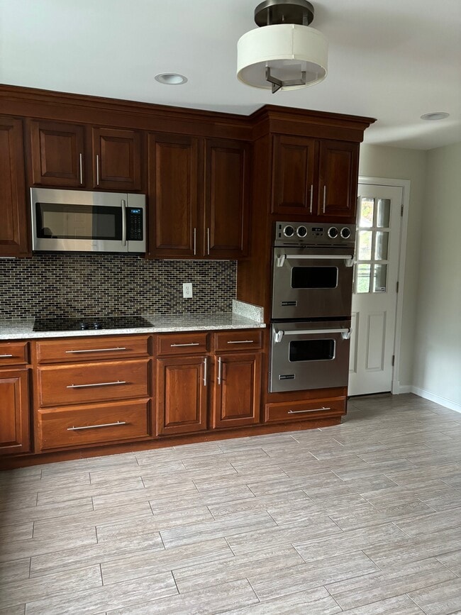 Building Photo - 6805 Millwood Rd