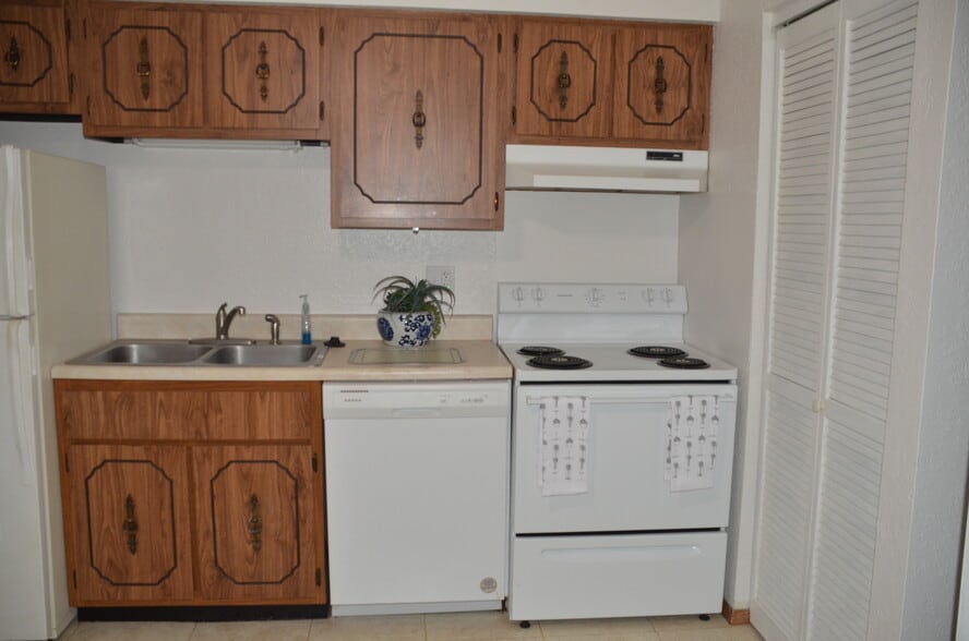 Building Photo - 3687 Elm Gardens Dr