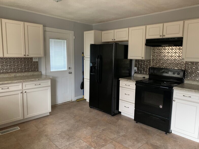 Building Photo - 5008 Schubert Road