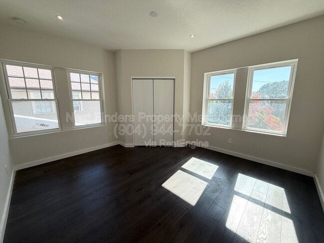 Building Photo - 1733 Memorial Park Terrace