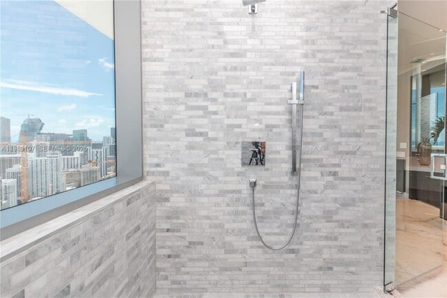 Building Photo - 851 NE 1st Ave